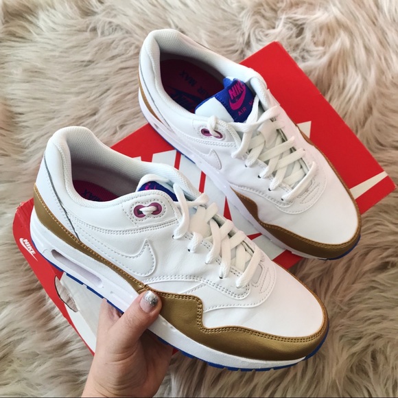 Nike Shoes - Nike air max 1 sneakers